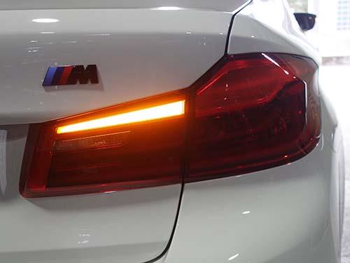 BMW 5シリーズ(G30) BREX製ライトニングウインカー装着とコーディング
