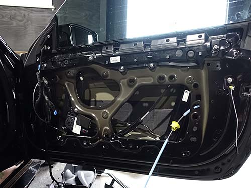 BMW 4シリーズカブリオレ(G83) フロントドアデッドニング作業