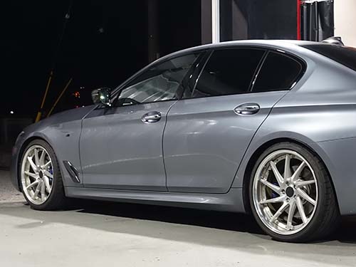 BMW 5シリーズセダン(G30)へH&R製スポーツスプリング装着して30ミリのローダウンを実現