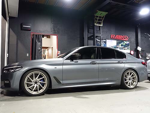 BMW 5シリーズセダン(G30)へH&R製スポーツスプリング装着して30ミリのローダウンを実現