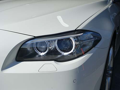 BMW 5シリーズ F10 / F11 LCIモデルのフロントウインカー用LEDバルブ取り付け