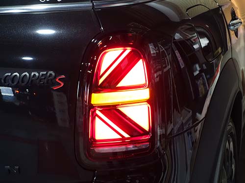 ミニ クロスオーバー ( F60 )LCIモデル用テールライトのリアウインカー点灯