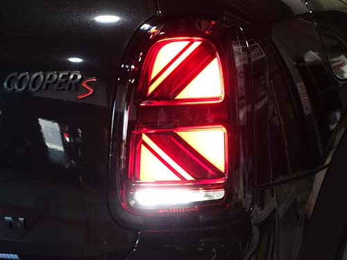 ミニ クロスオーバー ( F60 )LCIモデル用テールライトのバックライト点灯