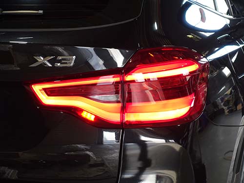 BMW X3 ( G01 ) 前期モデルのテールライトのリアフォグライト点灯