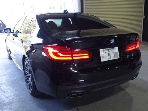 BMW 5シリーズセダン ( G30 ) 純正ブラック仕様フロントグリル装着 & バックライト用LEDバルブ装着