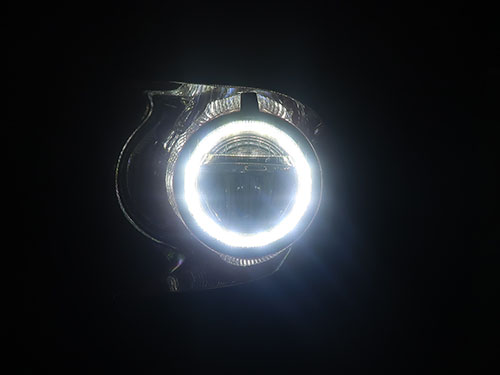 LEDフォグライトユニットがリング状にデイライト発光
