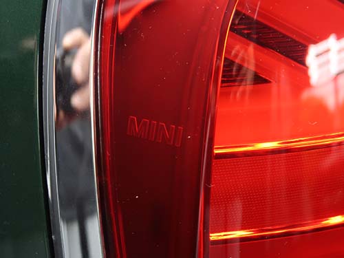 【MINI】ロゴがミニ純正部品の証