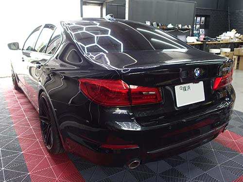 BMW 5シリーズ(G30) 夜間にヘッドライトが自動点灯する仕様をコーディングで変更