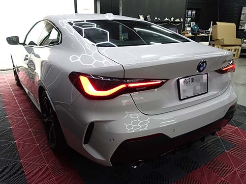 BMW 4シリーズクーペ(G22) バリバリ新車のおクルマへコーディング!