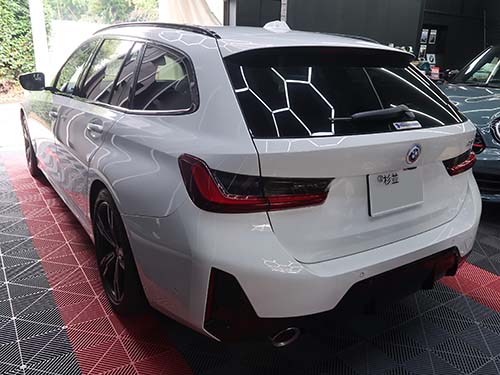 BMW 3シリーズ(G21) LCIモデルへアンビエントライトカラー変更などをコーディング