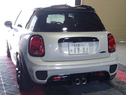 MINI JCW(F56) LCIモデルのヘッドライトをインナーブラック仕様へ交換