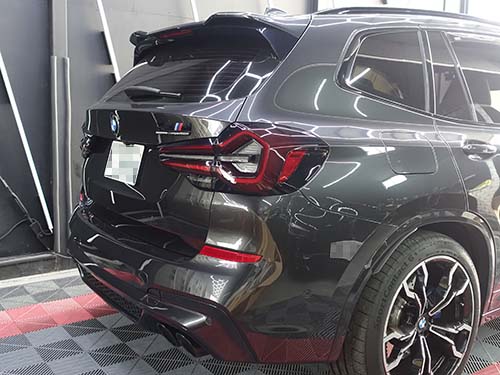 BMW X3M ( F97 ) 前期モデルへLCIモデル用純正テールライトを後付装着