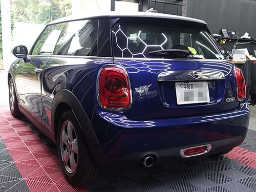 ミニ クーパー(F56) ディスプレイがNO SIGNAL表示になってしまうトラブルを修理