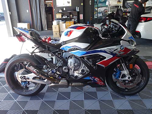 最高峰モンスターマシンのM1000RR(K66)がご来店