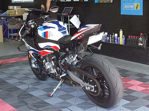 BMW M1000RR(K66)へオートマチックデイライトを有効化するコーディング