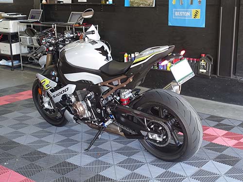 BMWモトラッド S1000R(K63)をヘッドライト常時点灯からデイライト発光へコーディング