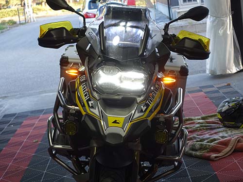 BMWモトラッド R1250GS ( K50 ) のオートマチックデイライト発光