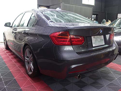 BMW 3シリーズ(F30) クラックが入り見えなくなってしまったディスプレイを交換修理