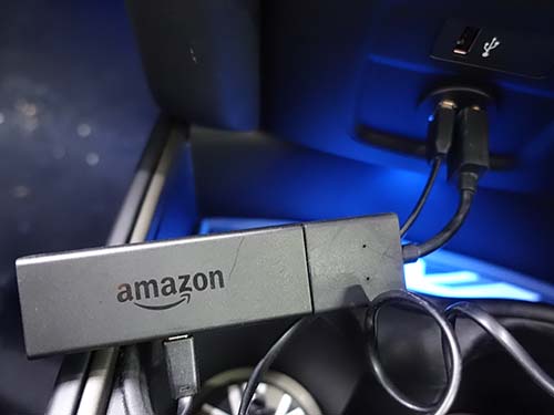 Amazon Fire TV StickをHDMI端子に挿して動作チェック