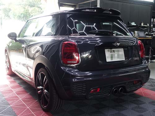 ミニ クーパーS(F56) 画面ブラックアウトはヘッドユニット内部ショートだったので交換修理