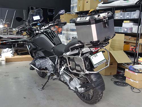 BMW R1250GS(K50) のホイールへ空気圧センサーを取り付けて数値で空気圧管理