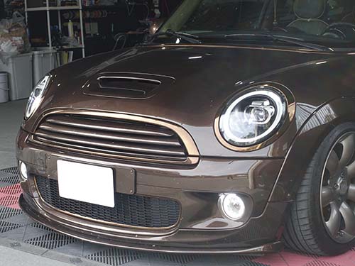 MINI F系LCIルックのLEDヘッドライトのリングライトがデイライト発光