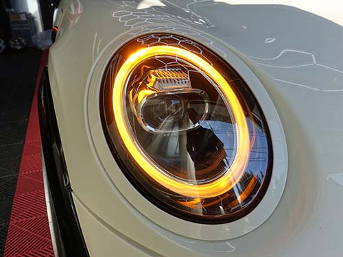 LCIモデル用LEDヘッドライトのウインカー発光