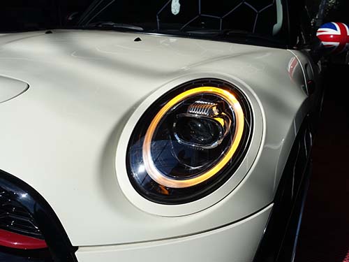 LCIモデル用LEDヘッドライトのウインカー発光