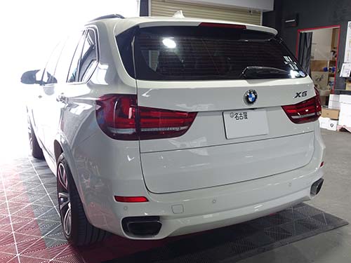 BMW X5(F15) ナビゲーション起動中のままフリーズしたヘッドユニットを交換修理