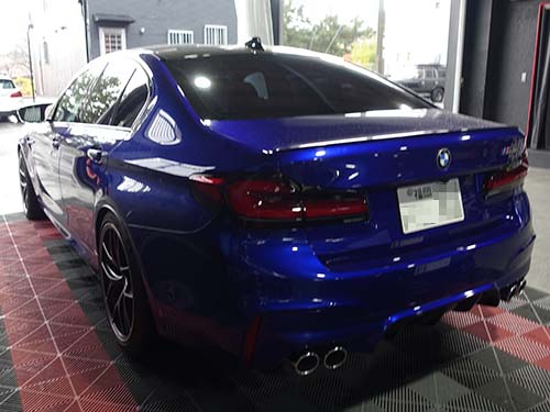 福岡県よりご来店のBMW M5(F90)へLCIモデルのテールライトを後付装着