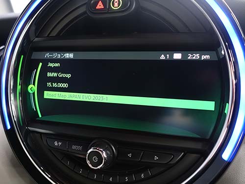 ミニ コンバーチブル ( F57 )にインストールされていたナビゲーションシステムの地図データは2023年バージョン
