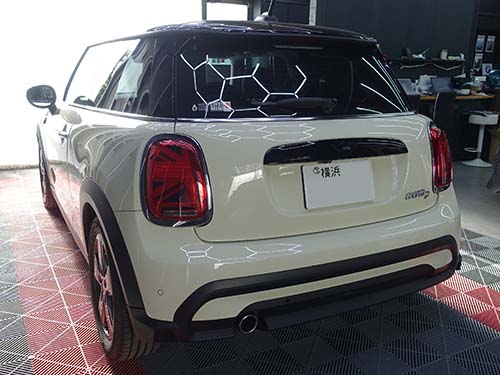 LCI2モデルのクーパーD(F56)にフルスクリーン仕様で純正AppleCarPlay有効化