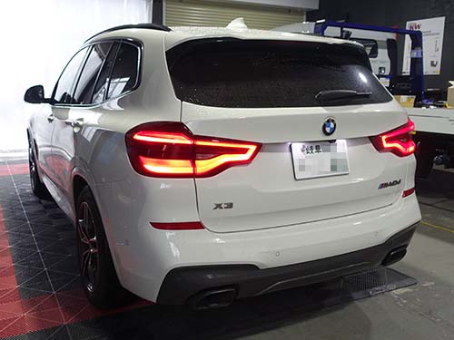 LED発熱破損しヘッドライト内部が溶解したBMW X3(G01)を修理