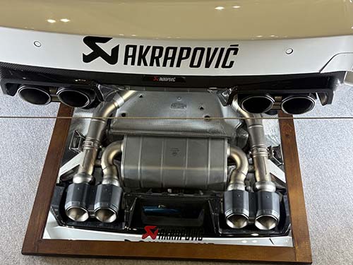 アクラポビッチ ( AKRAPOVIC )のマフラーが装着されていた2シリーズクーペ ( G87 ) M2