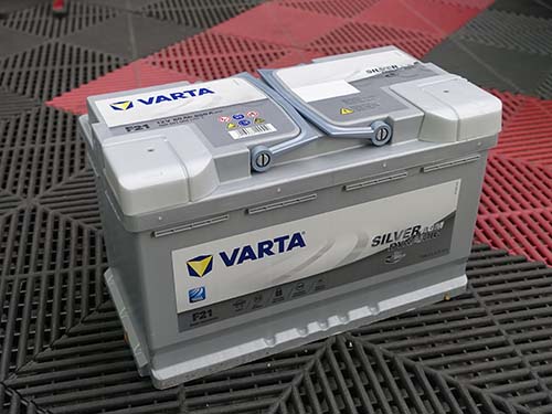 BMWの純正バッテリーとして採用されているVARTA ( バルタ )製AGMバッテリー