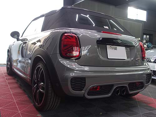 MINI ハッチバック(F56) クロームパーツをピアノブラックエクステリアへ交換｜純正パーツで実現する上質なブラックアウトスタイル