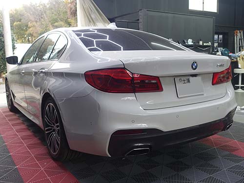 BMW 5シリーズ(G30)｜高額なヘッドライト交換を回避したリペア修理事例