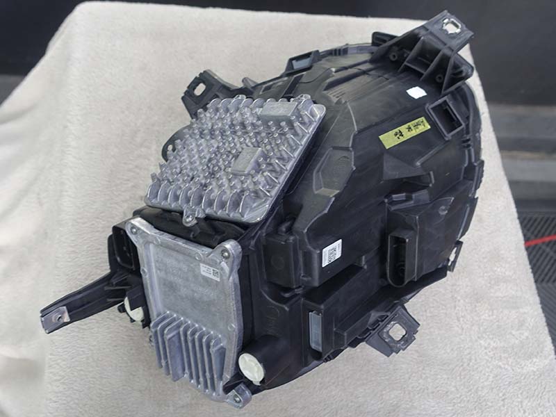 【中古品】MINI用LCIモデル純正インナーブラック仕様LEDヘッドライト 【A0041】