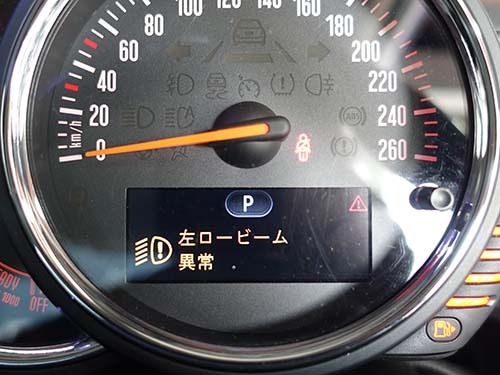 残念ながらそのヘッドライトには点灯不良が発生