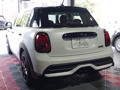 MINI F55 クーパーSにDSP&スピーカー装着で純正オーディオを劇的向上