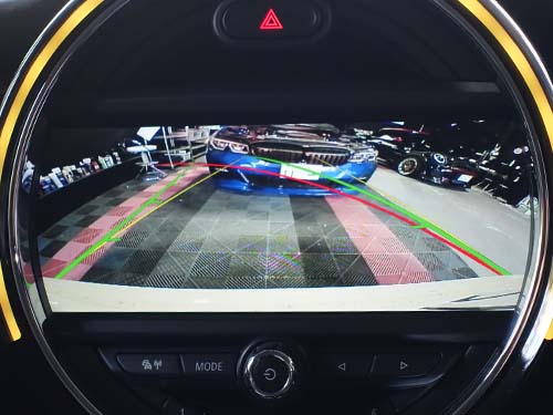バックカメラ映像表示中の純正ディスプレイ