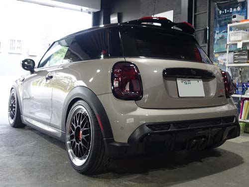 MINI F56 JCWにUSサイドマーカー&リアLEDルームライト後付けカスタム!
