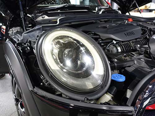 装着前の前期モデルLEDヘッドライトの状態
