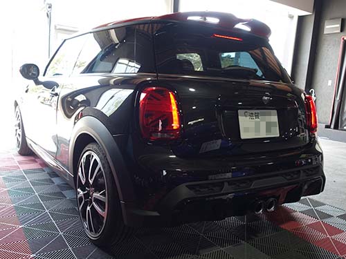 【MINI F56 JCW】全方向3カメラドライブレコーダーとRAIKO製LEDバックライト装着で安心&スタイリッシュに!