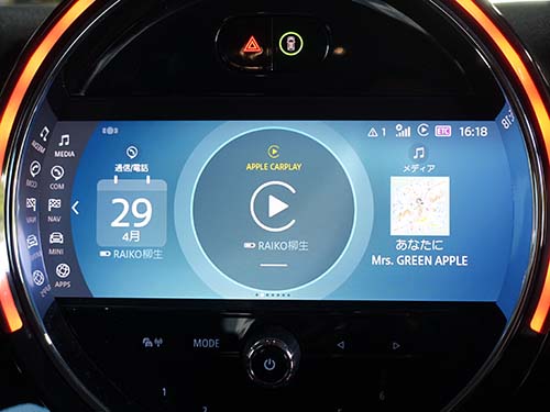 iPhoneとワイヤレス接続したCarPlay画面
