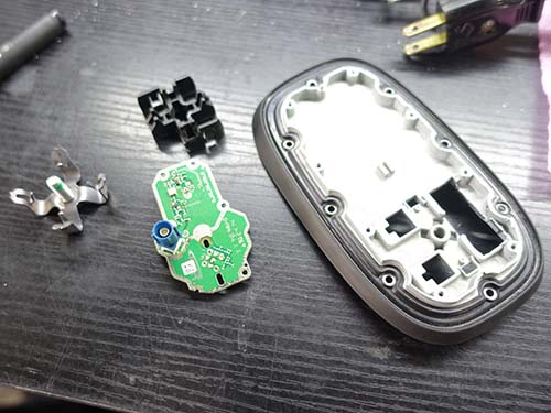 MINI F54/F60用の純正LED内蔵ルーフアンテナ流用装着