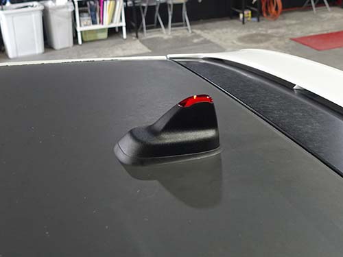 MINI F54/F60用の純正LED内蔵ルーフアンテナ流用装着