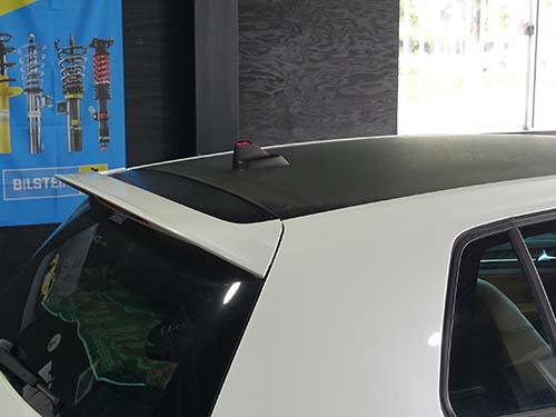 MINI F54/F60用の純正LED内蔵ルーフアンテナ流用装着