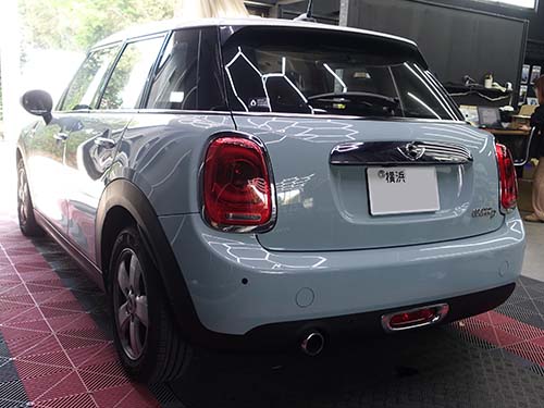 MINI F55に純正バックカメラ&リアPDC後付装着+ナビ地図データ最新版へ更新!