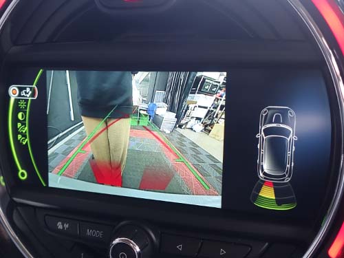 バックカメラ映像とPDCの表示画面
